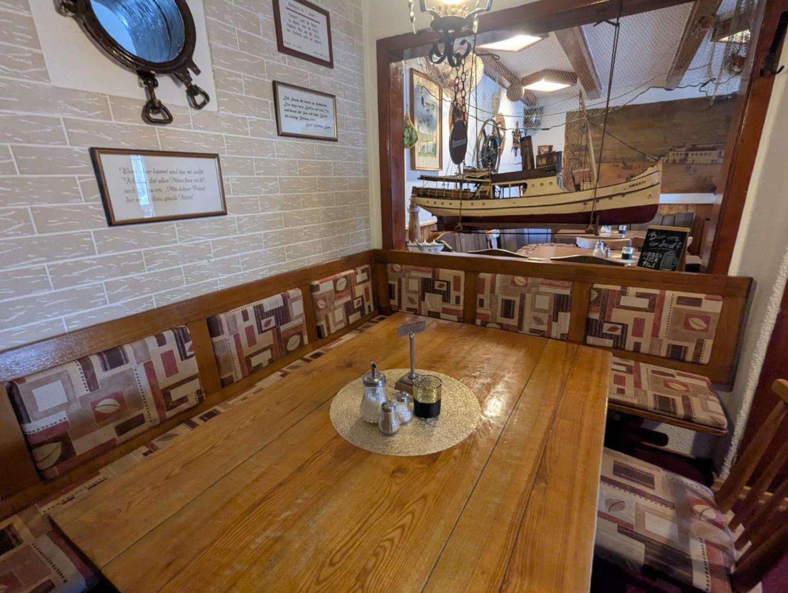 Pension & Restaurant Haus Hiddensee Kloster Exteriör bild